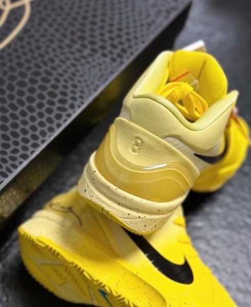 正版科比4多少钱？