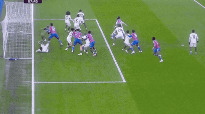 足坛一夜动态：阿森纳41热刺利物浦10绝杀巴萨30反超皇马