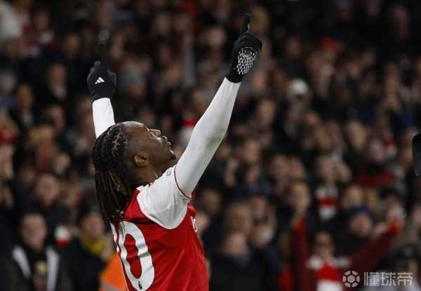 单赛季联赛北伦敦德比进球4+，埃泽成历史第二人