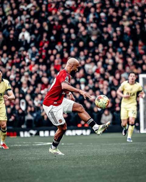 TA介绍曼联分析师团队：曾参与策划姆伯莫对热刺打进的定位球