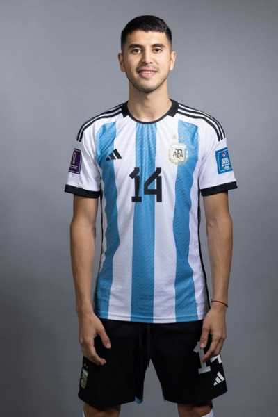 记者：阿根廷国家队正在考察国米的外租中卫帕拉西奥斯