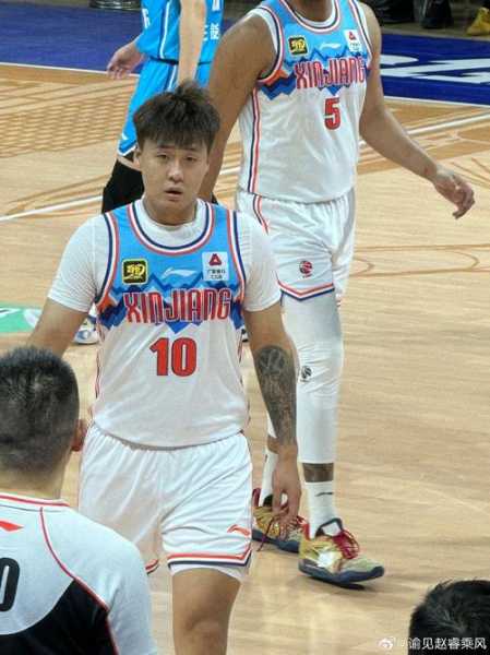 突发！又倒下一人，骨折+归期未定，再见，NBA技犯之王