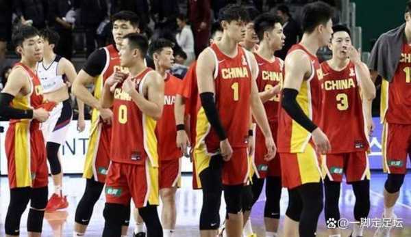 曝中国男篮敲定14人名单！赵睿胡明轩领衔，郭士强激活2米26神塔