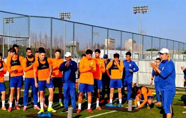 申花热身必胜泰山！韩鹏上半场5外援下半场B队彬彬赴津还有悬念