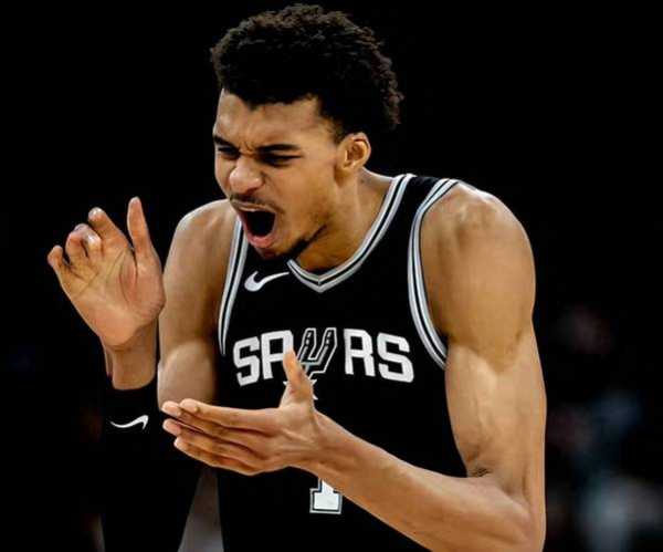 文班亚马称雷诺为血脉手足自谦不敢自视为其领路人_NBA直播