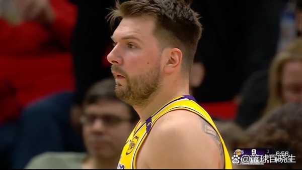 Woc！湖人捡到宝了，变阵就赢球，东契奇狂赞