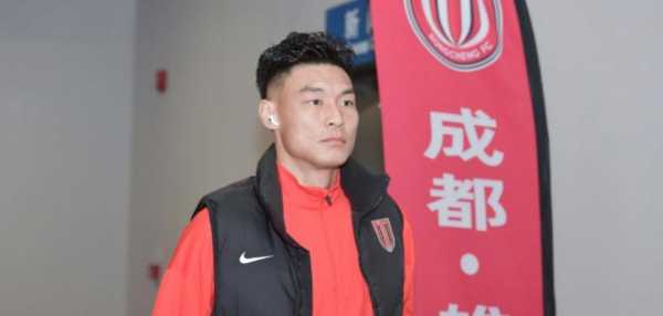 韩鹏飞不走了！已连续代表蓉城出战亚冠，能力或已得到新帅认可
