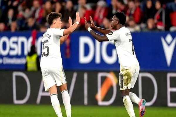 西甲爆冷！榜首队被绝杀+8连胜遭终结，法甲黑马遭逆转，让出第1