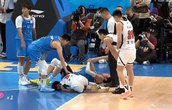 徐杰确认退赛！男篮后卫线惨遭重创，赵继伟躺进12人大名单！