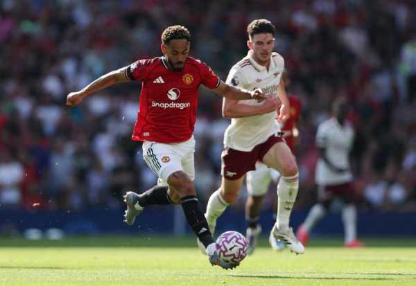 曼城赢了纽卡，阿森纳就领先两分，但阿森纳还有机会保持优势夺冠