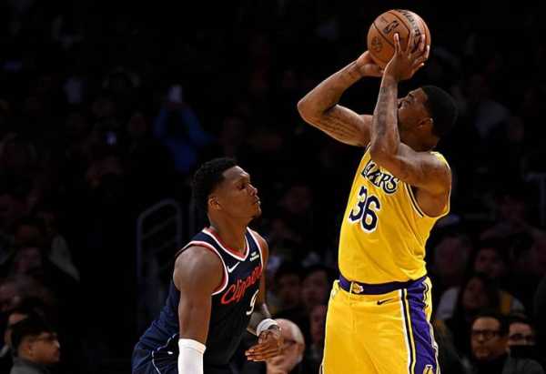 前三节1分未得，但湖人后场大闸到了第四节竟然单节豪取7分