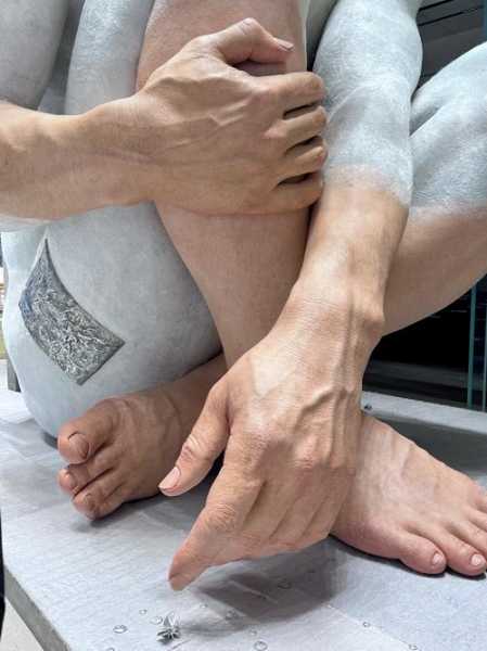 罗塞尼尔：埃斯特旺昨天训练时感到腿筋不适，目前在安排检查