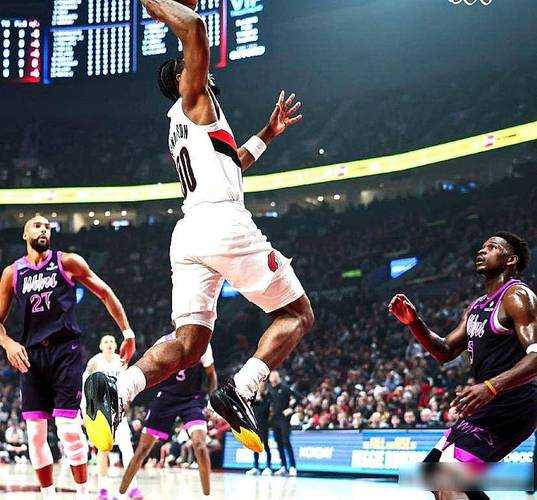 拒爆冷！华子40+6全队第二，克莱爆发太晚，戈贝尔22+17将被禁赛