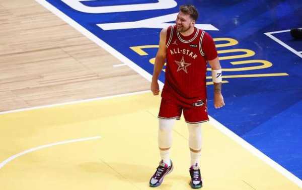 划水双巨全打疯！东契奇首节17+4+4三分约基奇19+3三分