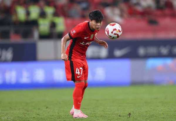 蒯纪闻本赛季在上港要熬出头了！有望直接上位锁定主力，值得期待