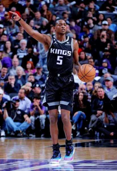 福克斯表示只要我们专注于自己就总能找到赢球的机会，无论对手表现如何_NBA直播