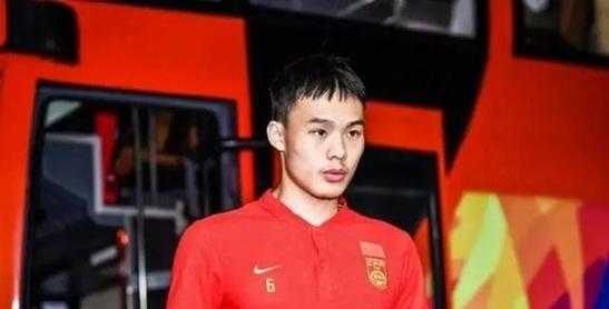 刘若钒为何在上港刚迎来新巅峰，就又伤病不断，何时复出暂无定论