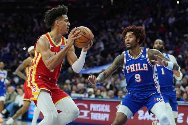 交锋8连败！恩比德伤停76人输老鹰马克西28分杰伦32+10