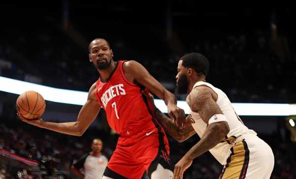 杜兰特轰35分8板临危救主，火箭惊险击败黑马！申京表现愈发低迷